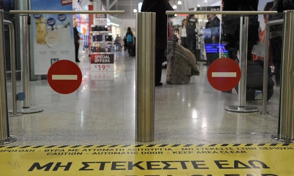 Κορονοϊός: Έφτασαν οι πρώτοι Βρετανοί τουρίστες - Εντατικοί έλεγχοι